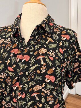 Hot Topic Mushroom Woods Woven Button-Up Sz L